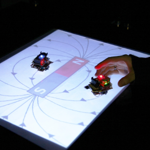 Phygital Field: 不可視情報の埋め込まれた映像上での群ロボット制御