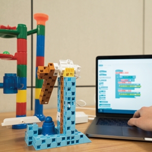 小学生を対象とした創作ワークショップのデザイン-マーブルマシンでロボットプログラミングを体験しよう！-