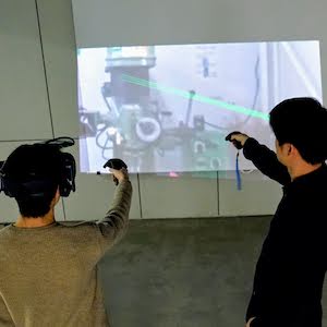 CoVR: プロジェクタ搭載HMDによるHMD非装着者への視界共有